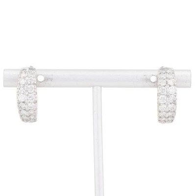 Par de aretes tipo argolla con racimo de diamantes de corte redondo de 2,06 quilates de oro blanco de 14 k de 8,27 gramos Foto 1 de 4