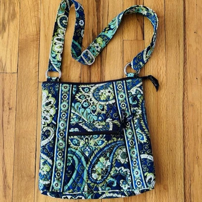 Vera Bradley Crossbody Retired Pattern Rhythm &Blues Adj Strap Looks New     - Image 1 of 4