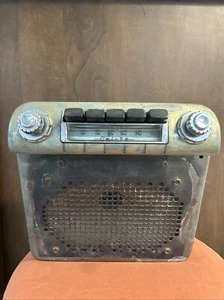 Oldsmobile Deluxe tube Radio 982698 GM USA Original 1940’s Domestic Car Rare - Picture 1 of 24