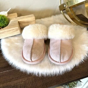 Pantuflas UGG para niñas Cozy LL rosa claro talla 2 - Imagen 1 de 6