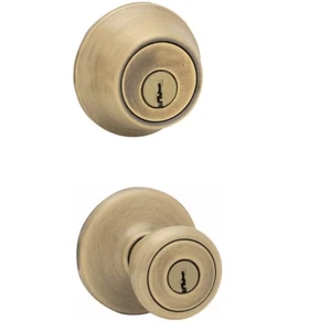 Perilla de puerta de entrada exterior de latón antiguo Kwikset Tylo y cerrojo de doble cilindro - Imagen 1 de 11