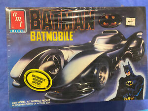 ERTL BATMAN BATMOBILE #6877 1/25 MODEL KIT IN SEALED BOX