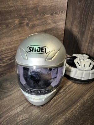 Capacete de motocicleta SHOEI RF 1000 rosto inteiro prata DOT viseira transparente com inserção extra - Imagem 1 de 4