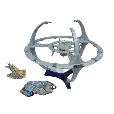 Star Trek Deep Space Nine 1:3300 Scale Model Kit - Image 1 of 4