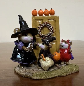 Wee Forest Folk Halloween Figur im Ruhestand M-280a Welcome Trick or Treaters - Bild 1 von 5