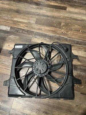 DODGE DURANGO 3.6L ENGINE RADIATOR COOLING FAN MOTOR & SHROUD OEM 2011 - 2020 Foto 1 de 4
