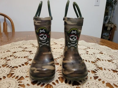 Botas de lluvia Capelli pirata camuflaje niño pequeño talla Niño 4/5 usado una vez Foto 1 de 4