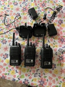 3-Icom IC-F4001 16-kanałowe radio dwukierunkowe UHF czarne ze stacją dokującą ładującą i... - Zdjęcie 1 z 3