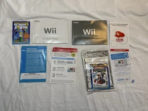 Original Nintendo Wii Betriebsanleitungen mit anderen Papieren  - Bild 1 von 8