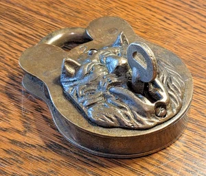 Candado de latón macizo reproducción cabeza de león PATENTE 1869 ¡con llave funciona! - Imagen 1 de 7