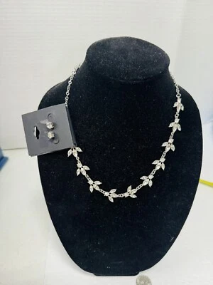 Nuevo conjunto de collar y pendientes de diamantes de imitación tono plata Kohls Foto 1 de 4
