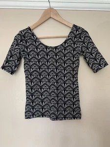 H&M Divided Monochrome Geometric Scoop Neck Top Size S - Picture 1 of 2