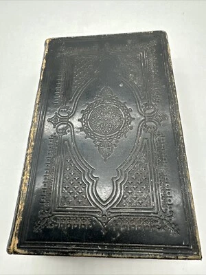 Y Bibl Cyssegr-Lan, sef Yr Hen Destament a'r Newydd (1879) Welch Bible - Image 1 of 4