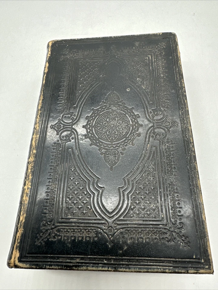 Y Bibl Cyssegr-Lan, sef Yr Hen Destament a'r Newydd (1879) Welch Bible - Image 1 of 4