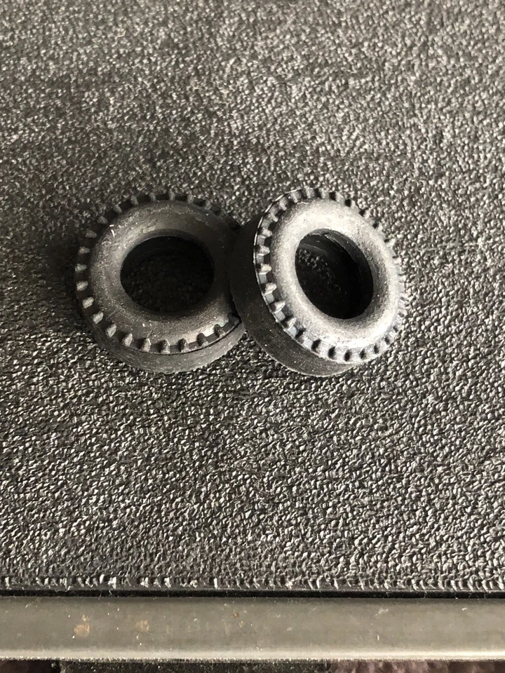 SCALEXTRIC C31/C99 Seat 600 Tyres (Pair) - Image 1 of 1