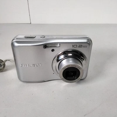Fujifilm A160 Camera 10.2 Mp Silver Spares Or Repair - Image 1 of 4
