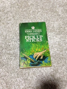 PICK UP STICKS EMMA LATHEN PAPERBACK BOOK - Foto 1 di 7