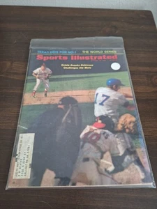 VINTAGE 1969 SPORTS ILLUSTRATED BROOKS ROBINSON BALTIMORE ORIOLES OCTOBER 20 - Picture 1 of 6