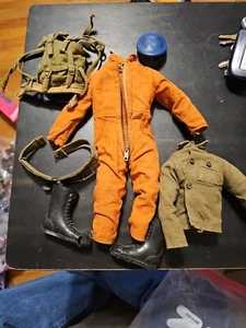 GI JOE VINTAGE 1964 HASBRO LOTE DE ACCESORIOS MOSTRADO Traje Floght Botas Mochila - Imagen 1 de 5