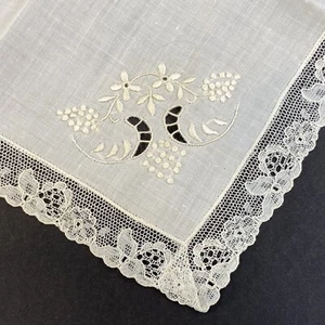 Pañuelo vintage marfil crudo césped bordado borde encaje pañuelo nupcial 8,5" - Imagen 1 de 7