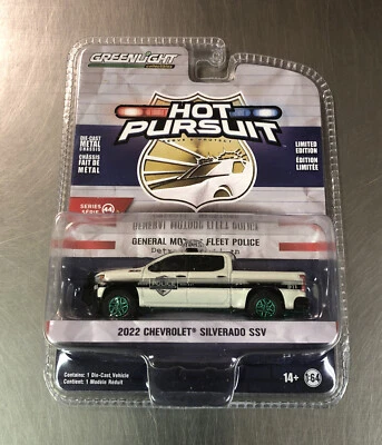 GREENLIGHT GREEN MACHINE HOT PURSUIT POLICE 2022 CHEVY SILVERADO GM DETROIT - Image 1 of 4