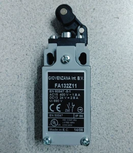 GIOVENZANA FA132Z11 SAFETY LIMIT SWITCH ROLLER LEVER PLUNGER NEW!! QUANTITY!! - Picture 1 of 2