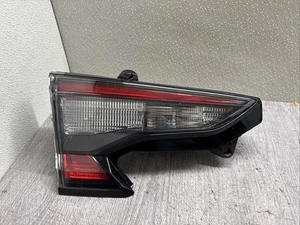 OEM | 2020-2023 Subaru Outback Luz trasera LED interior (izquierda/conductor) - Imagen 1 de 7