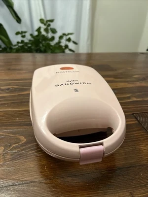 Nostalgia MyMini Sandwichera Panini Rosa Antiadherente Parrilla Compacta Doble Cara Foto 1 de 4