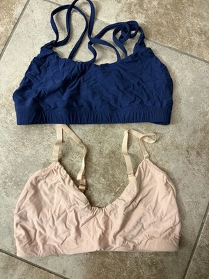 2 Bralettes Commando Butter para mujer talla pequeña azul marino y rubor Foto 1 de 2