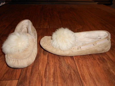 UGG Australia Dakota Pom Mocasines Zapatillas Mujer Talla 8 Cuero 1019015 Foto 1 de 4