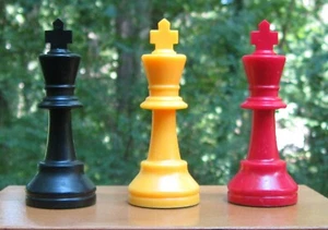 Heavyweight Plastic Tournament Chess 3.75" King, 4 Queens, Mix and Match Colors - Picture 1 of 12