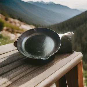 Le Creuset Round Skillet Brioche Beige 10" 26cm Iron Handle Cast Iron France - Picture 1 of 7