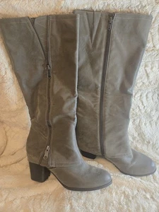 Fergalicious By Fergie Women’s Grey Suede Tall Boots With Chunk Heel Size 9.5 - Picture 1 of 8