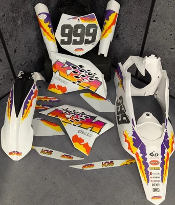RETRO Plastics + Graphics KTM 2007-2010 SX SX-F XC XC-F | FULL GRIP FROZEN - Imagem 1 de 4