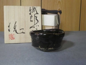 Taza de sake Kai Tsujimura cerámica artística japonesa oribe negro con caja firmada - Imagen 1 de 8