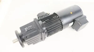 Lenze Motor B20 IL-2-2/071 + MDEMA1M071-32 + GST04-2M VCK 071C32 Getriebemotor - Foto 1 di 6