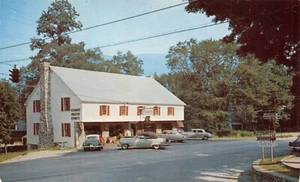 The Famous Vermont Country Store Roadside Vtg Cars Street Scene,VT Vtg Postcard - Imagen 1 de 2