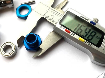 2 Radachsen mit Mitnehmer u. Kugellager für LRP Rebel S8 Buggy 1:8  (1227-17) - Bild 1 von 4