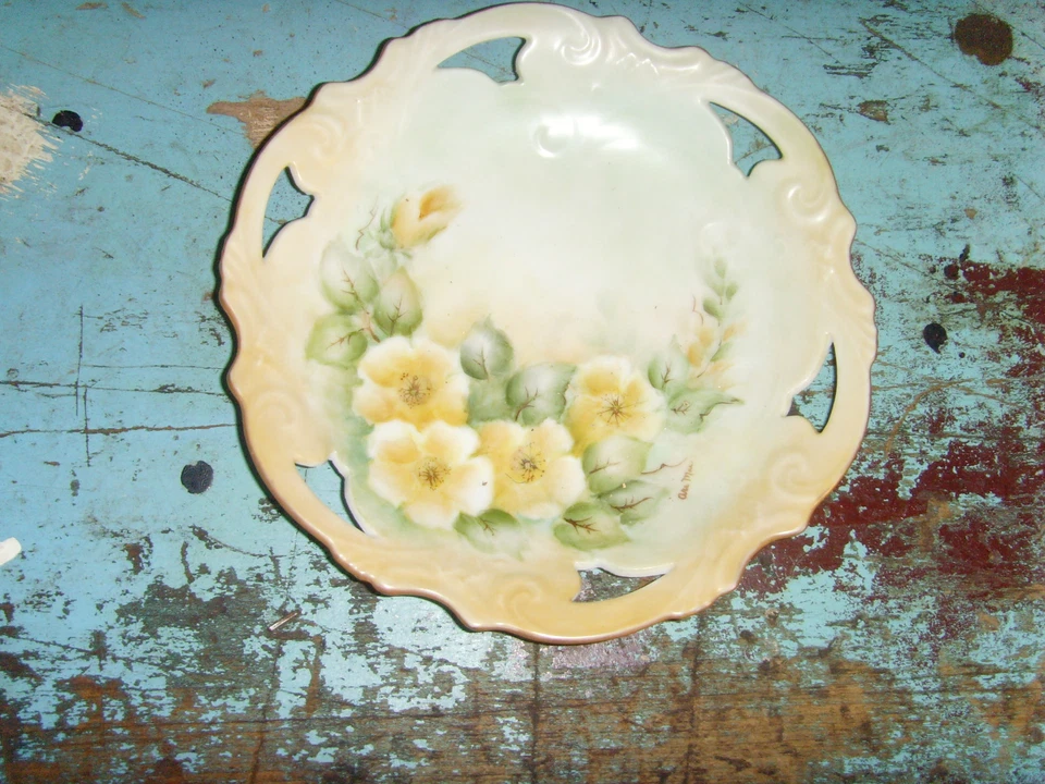 Impresionante 7" borde festoneado HP pintado a mano flores plato amarillo romántico Foto 1 de 1