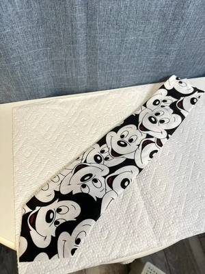 Corbata de colección Disney blanca y negra cara cuello cara por Balancine hecha en EE. UU. Foto 1 de 4