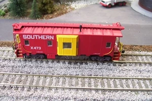 Athearn H.O scale custom Southern Railway caboose. with Kadee couplers.#x473 - Picture 1 of 5