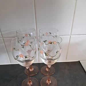 Vintage luminarc Floral/Hand Painted 4 wine glasses. - Picture 1 of 9