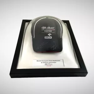 Gorra firmada por Kimi Raikkonen y Antonio Giovinazzi Alfa Romeo Fórmula 1 - Imagen 1 de 11