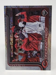 2025 Topps Series 1 Cincinnati Reds Team Card Holo Foil #99 - Picture 1 of 2