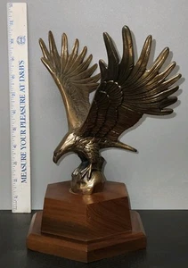 Vintage 1988 R.S. Owens Bronze Eagle on Wooden Base 10¼″ Tall 9½″ Wingspan - Picture 1 of 14