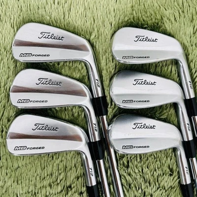 Titleist Right Handed Iron Set 712 MB 5-9,P Dynamic Gold Flex S200 - Image 1 of 4