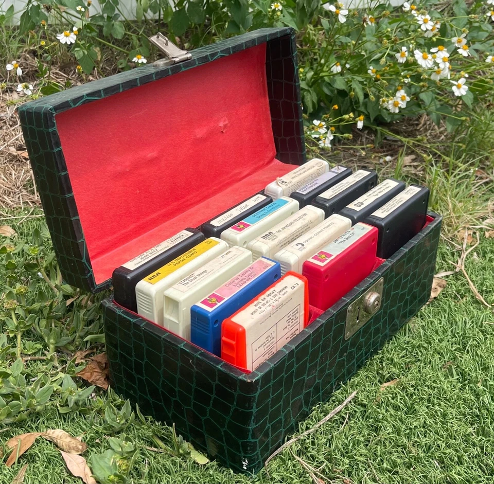 Estojo de viagem vintage 8 faixas década de 1970 jacaré verde suporte 15 fitas incluídas - Imagem 1 de 4