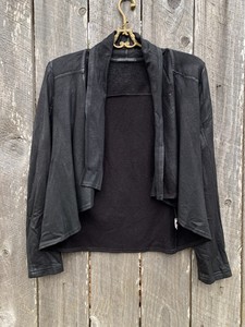 krisa clothing