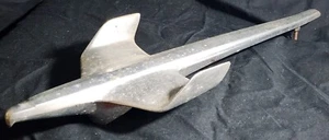 B24 - VINTAGE 1950's CHEVROLET SLEEK AIRPLANE HOOD EMBLEM, MOUNTED ON WOOD & - Picture 1 of 6