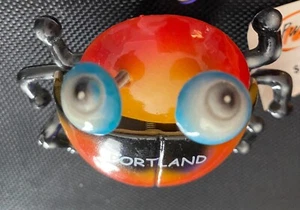 Nuovo con etichetta!  Calamita granchio oscillante - souvenir da Portland, Oregon - Foto 1 di 3